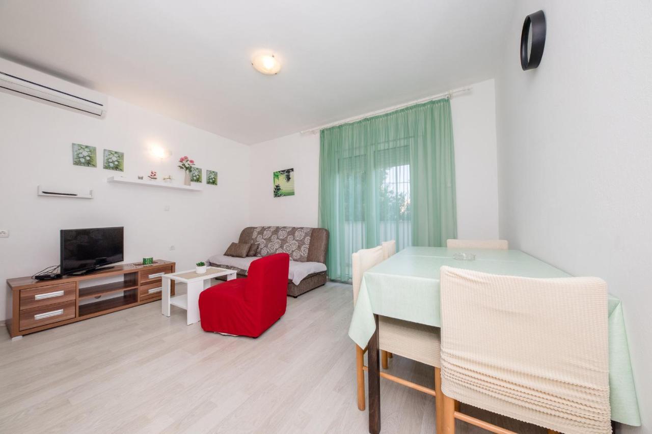 Apartments Mladenka In Banjol Eksteriør billede